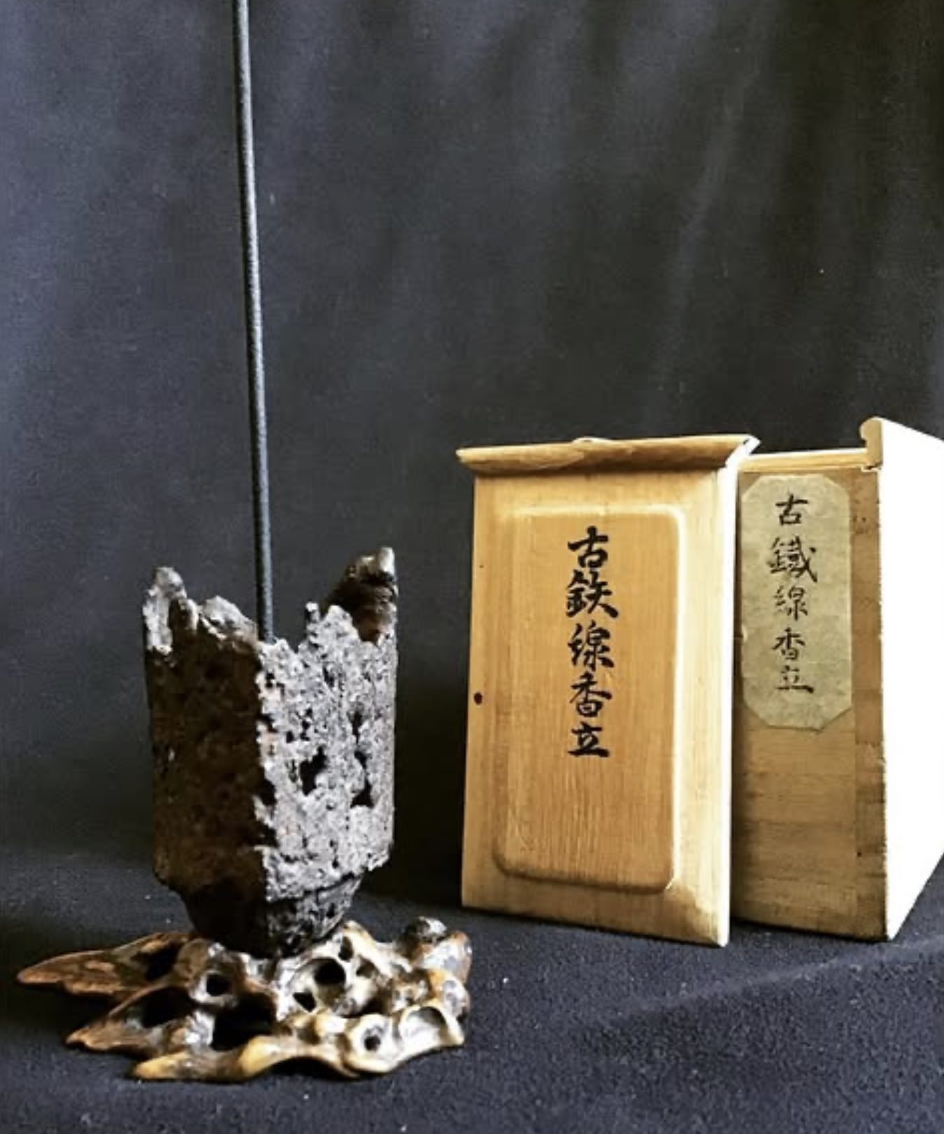 古鉄の線香立と共箱