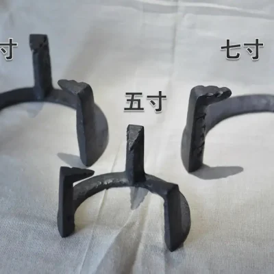 関東火鉢、関西火鉢にもぴったりの芸術的な虫喰五徳　六寸