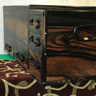 黒柿の江戸長火鉢　象牙の釘が実にめずらしい。