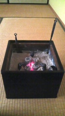 黒檀の手あぶり火鉢
