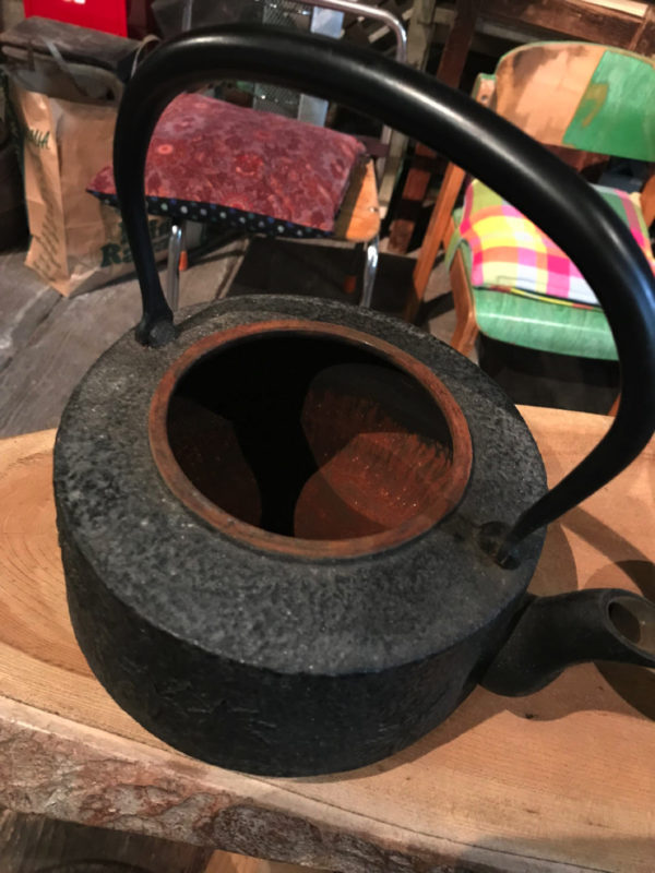 コーヒー屋台出茶屋にあった鉄瓶