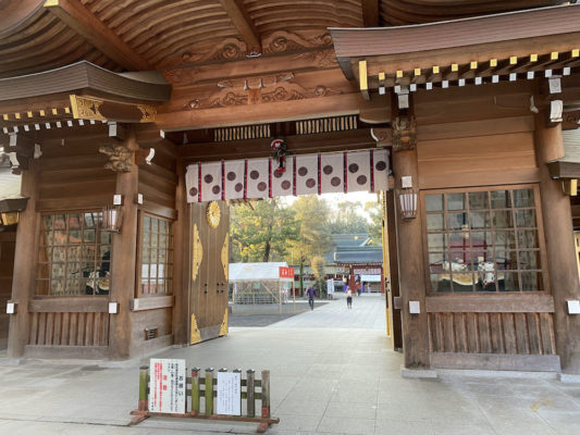 2019年12月31日早朝の大國魂神社の門の様子