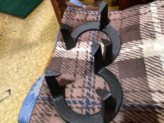 西荻に古くからある喫茶店で撮影した五徳