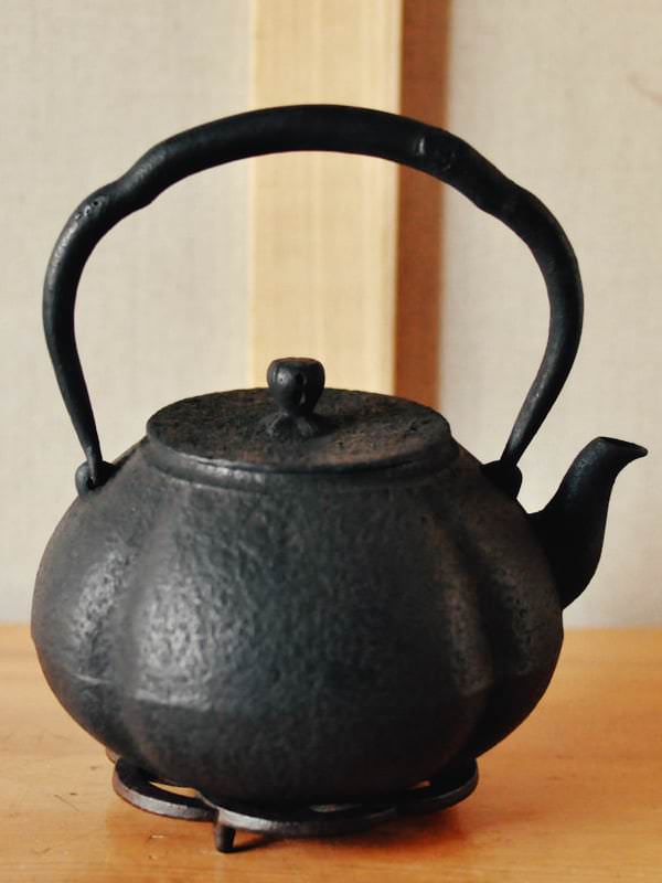 秀仙 砂子沢三郎の新品の鉄瓶