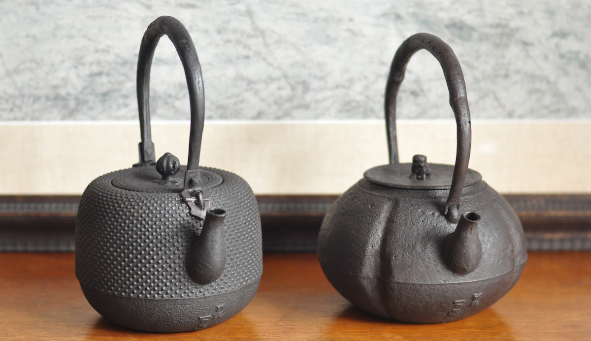 砂鉄の鉄瓶の比較