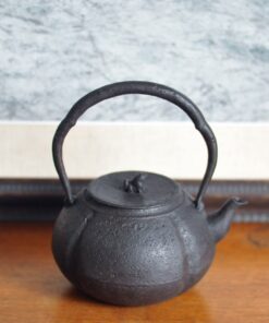 白湯に最適砂鉄の鉄瓶「阿古陀鉄瓶」の画像