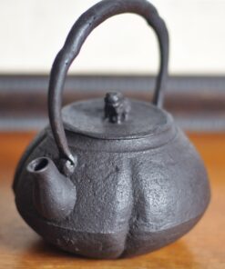 白湯に最適砂鉄の鉄瓶「阿古陀鉄瓶」の画像