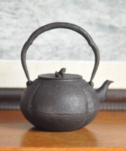 たたら製鉄　砂鉄の鉄瓶「阿古陀」小瓶