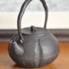 たたら製鉄 砂鉄の鉄瓶「阿古陀」小瓶