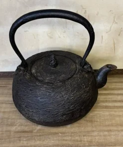 Alternative view of Usedの鉄瓶　松葉地紋 姥口鉄瓶