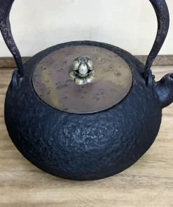 龍文堂　修理済みの鉄瓶
