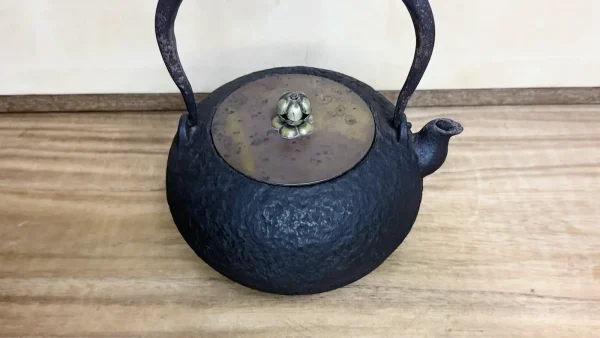 龍文堂　修理済みの鉄瓶